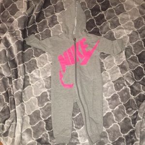 Baby Coverall
Nike Sportswear